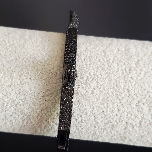 Kate Spade Jazz Things Up Cat Ears Hinged Bangle Black with Pave Crystals Signed - Picture 4 of 9